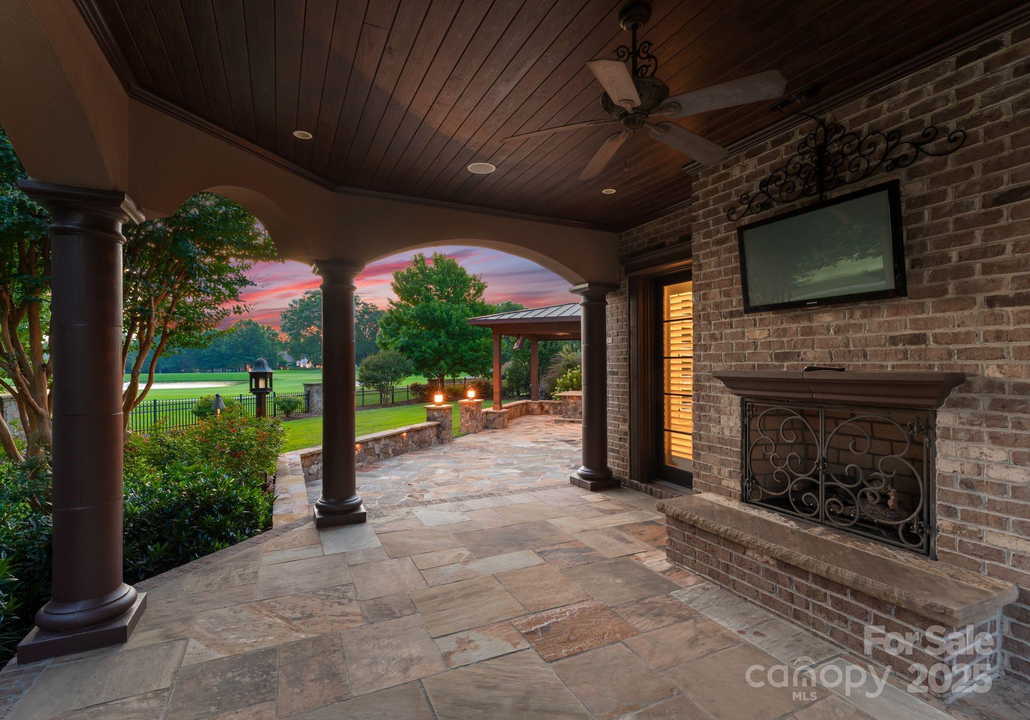 300 Eagle Bend Drive Property Photo 8