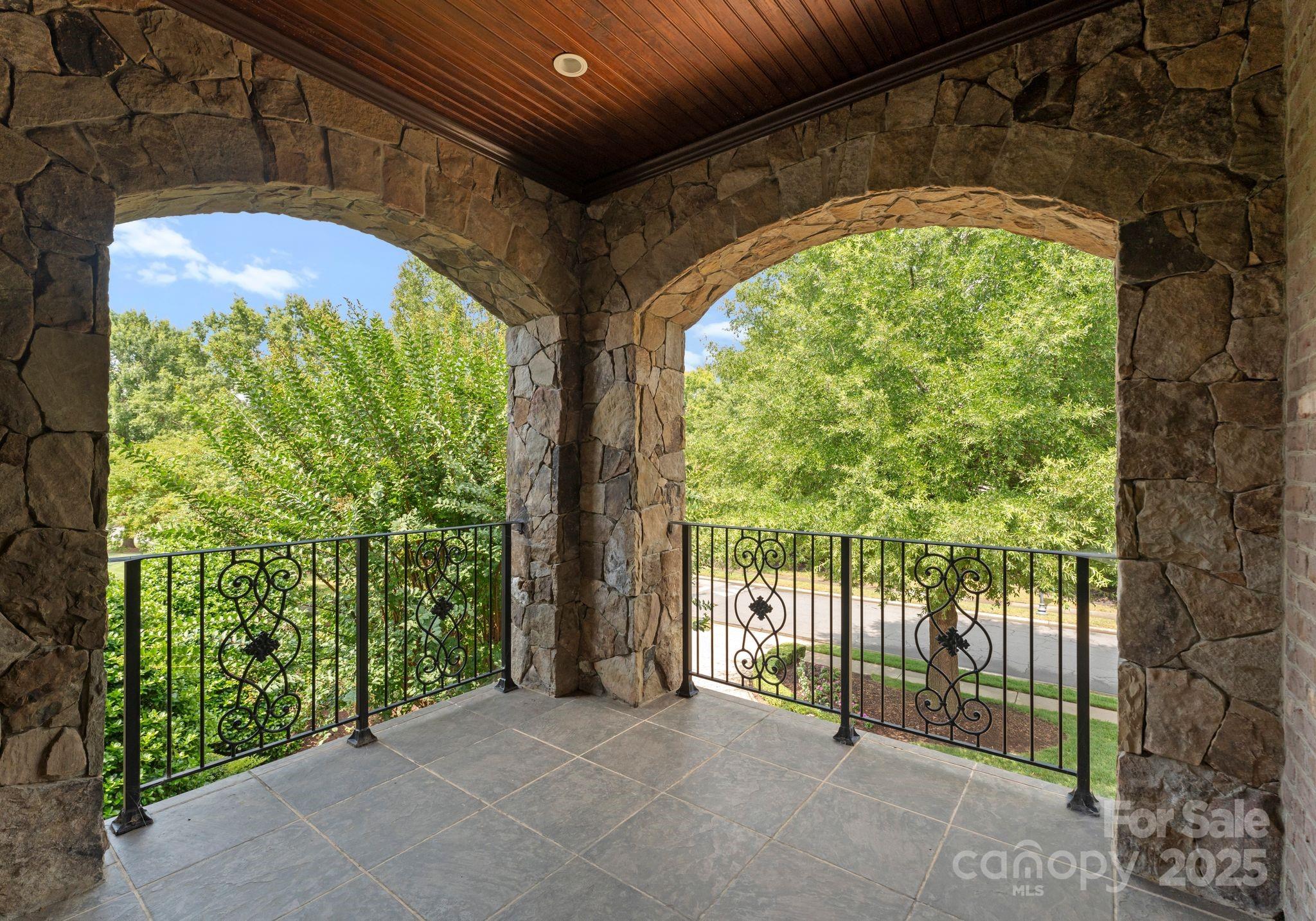 300 Eagle Bend Drive Property Photo 35