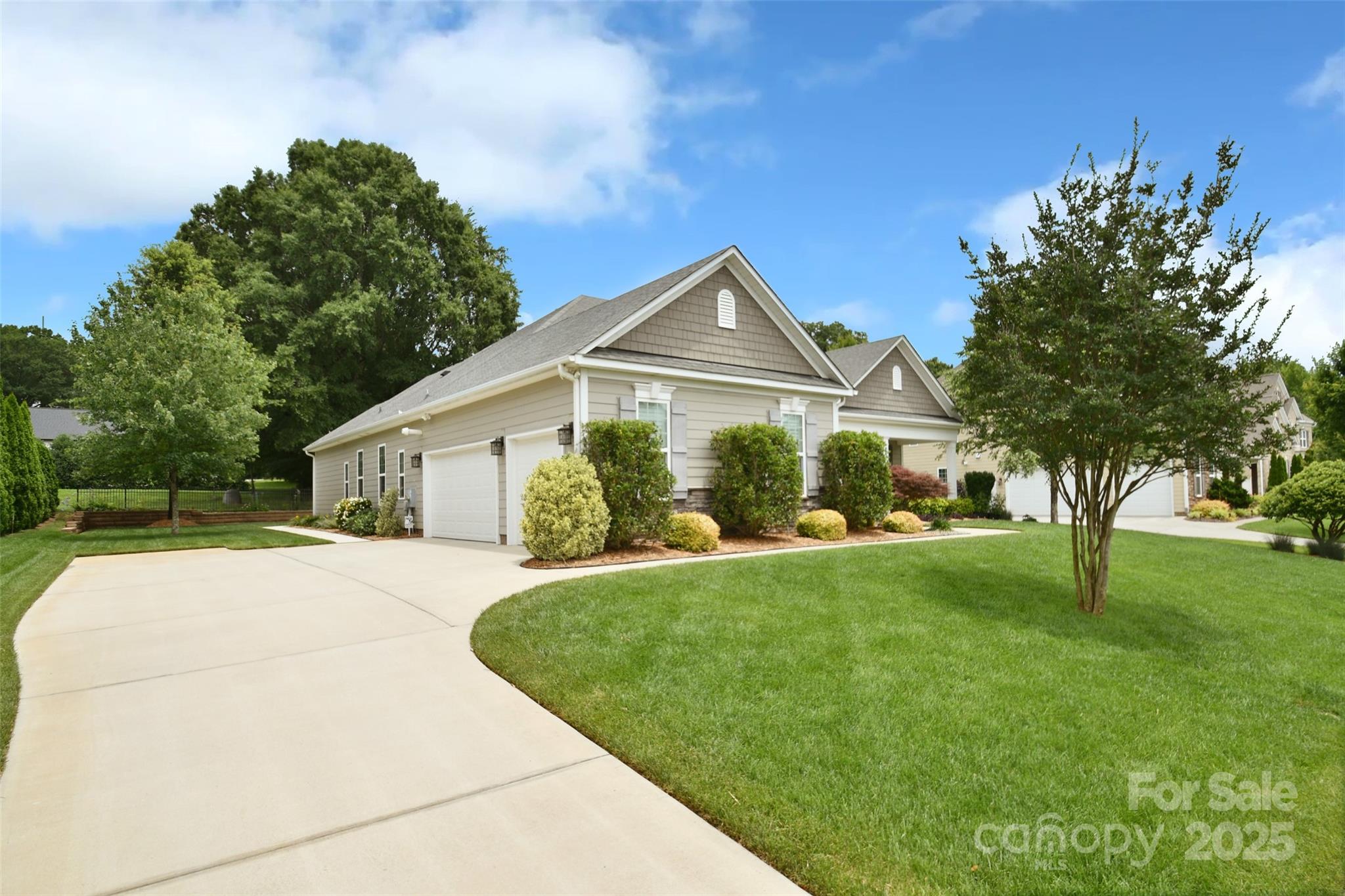551 Brightleaf Place Property Photo 2