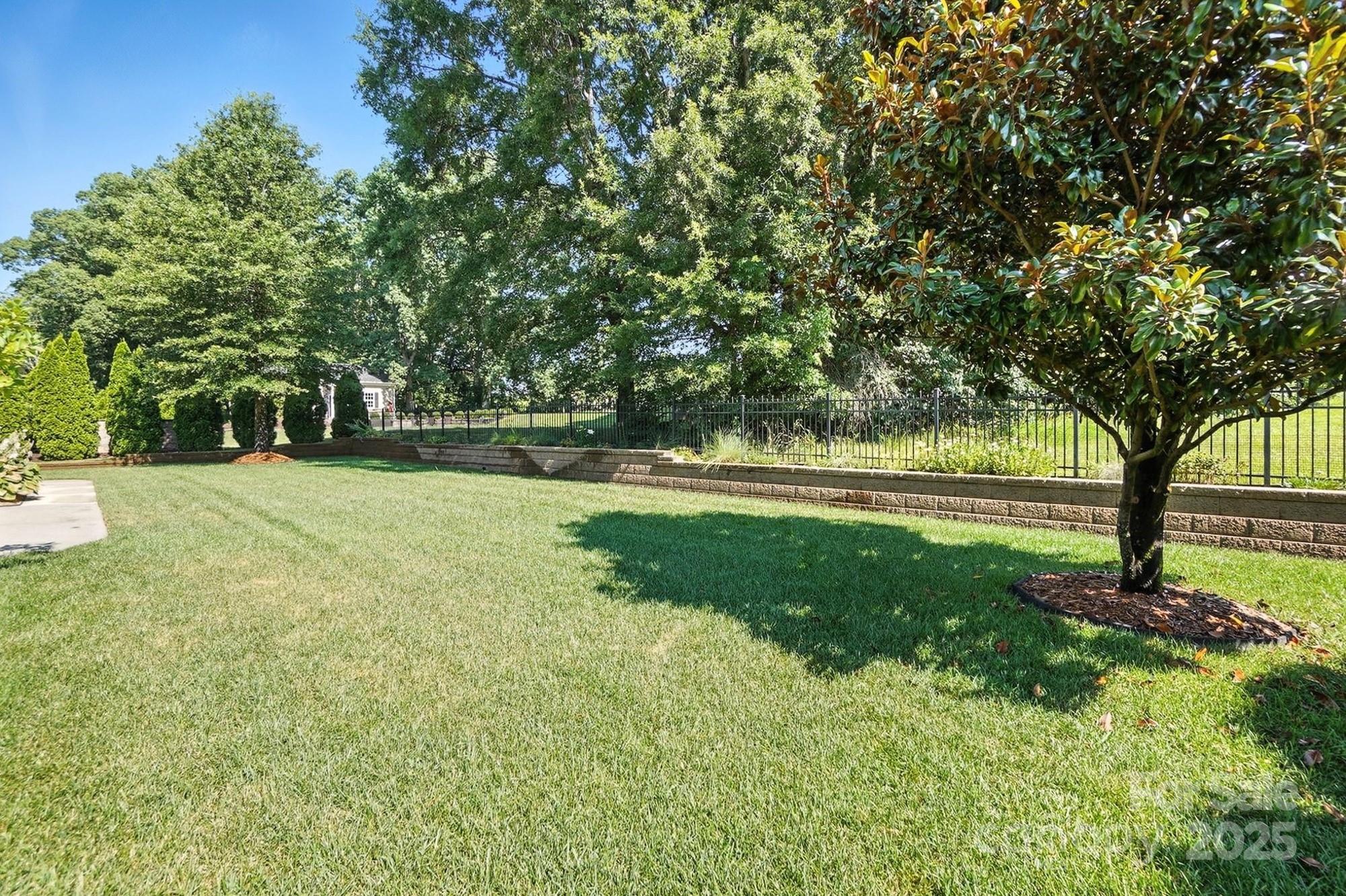 551 Brightleaf Place Property Photo 38