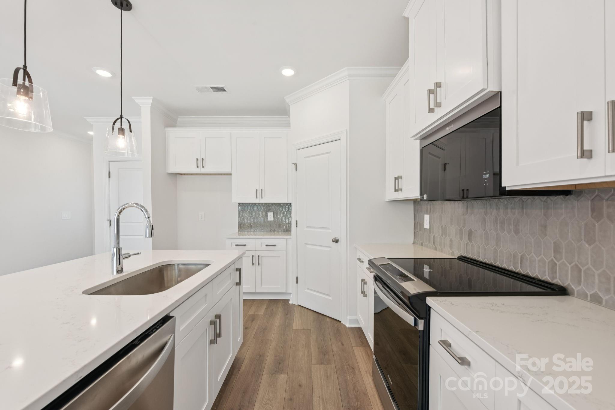 246 Tiger Lily Drive Property Photo 8