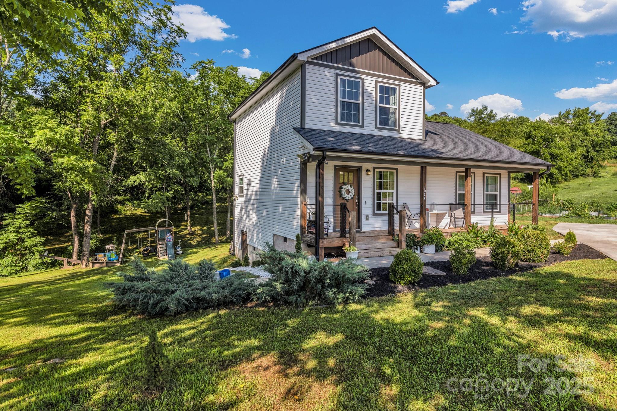 1024 Bear Creek Road Property Photo 2