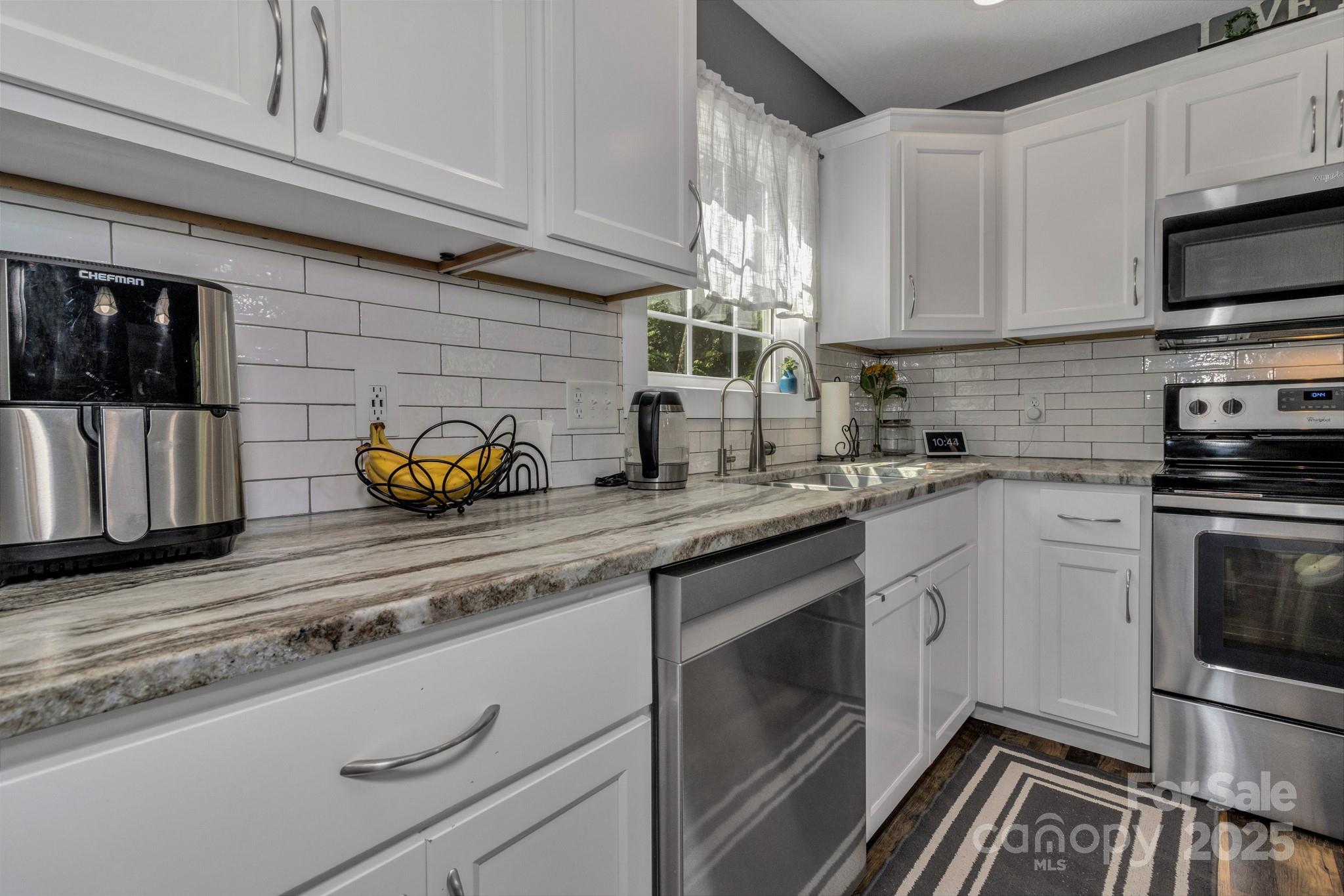 1024 Bear Creek Road Property Photo 9