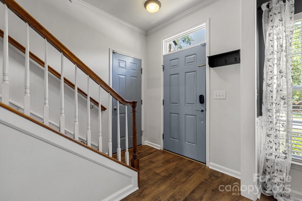 6020 Queens Walk Court Property Photo 3