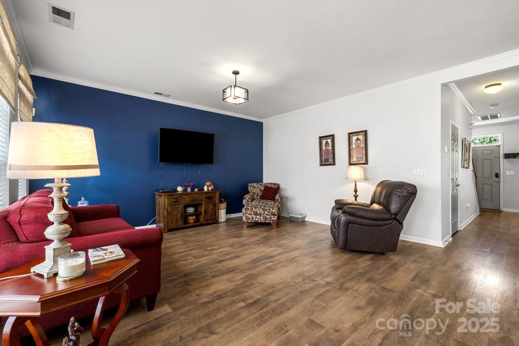 6020 Queens Walk Court Property Photo 6