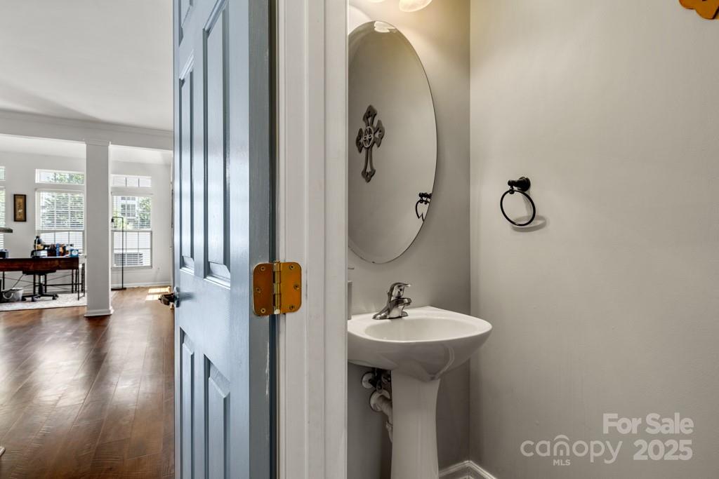 6020 Queens Walk Court Property Photo 15