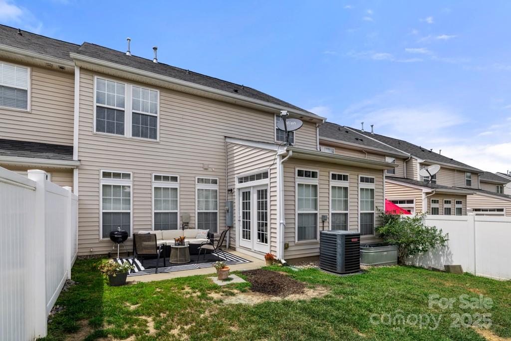 6020 Queens Walk Court Property Photo 26