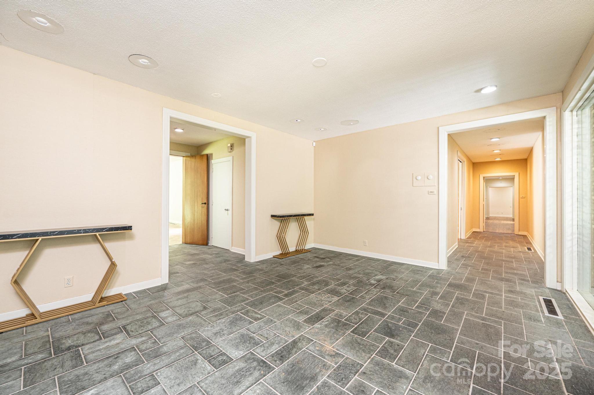 153 Hillhaven Place Property Photo 5