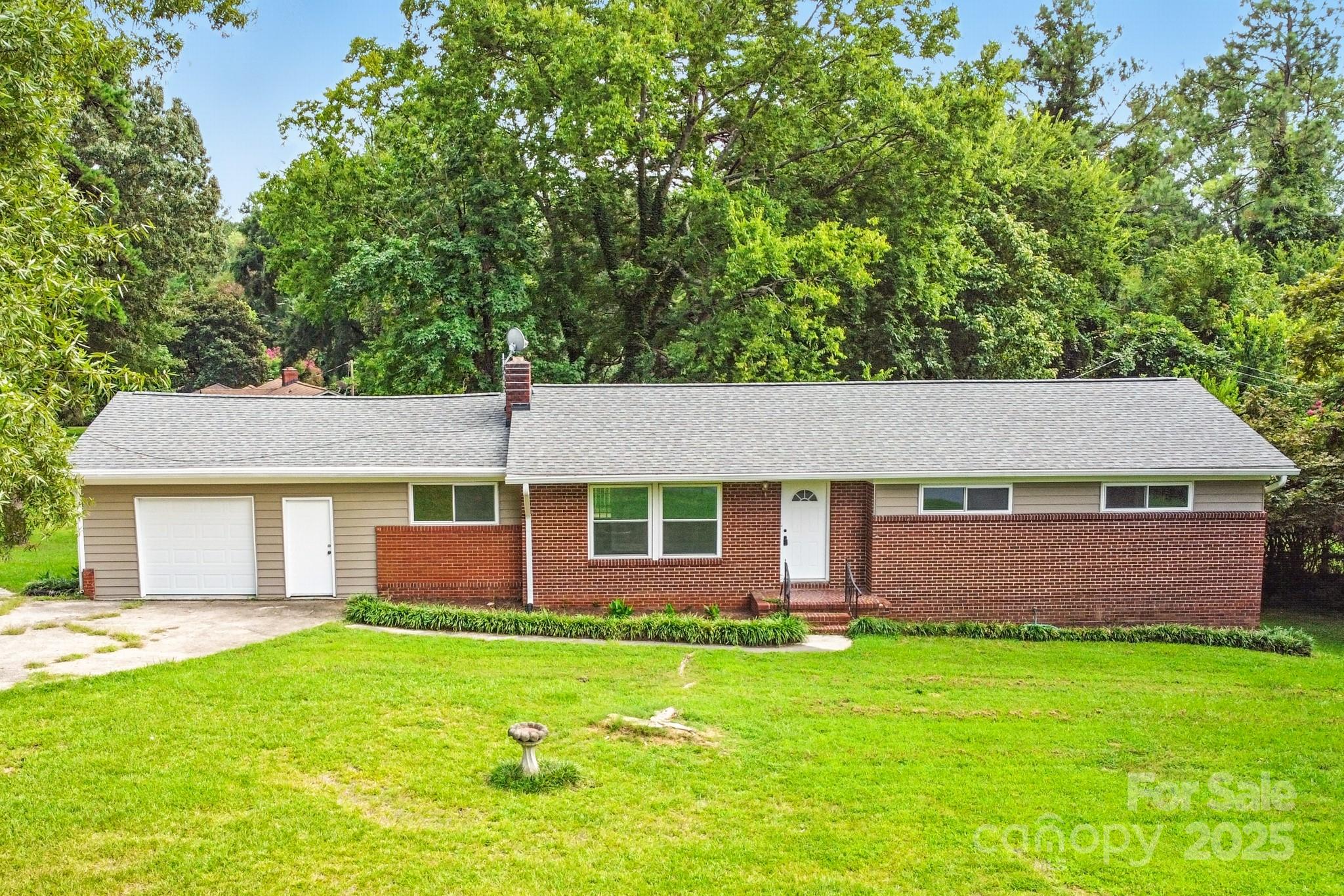 215 Mellwood Drive Property Photo 1