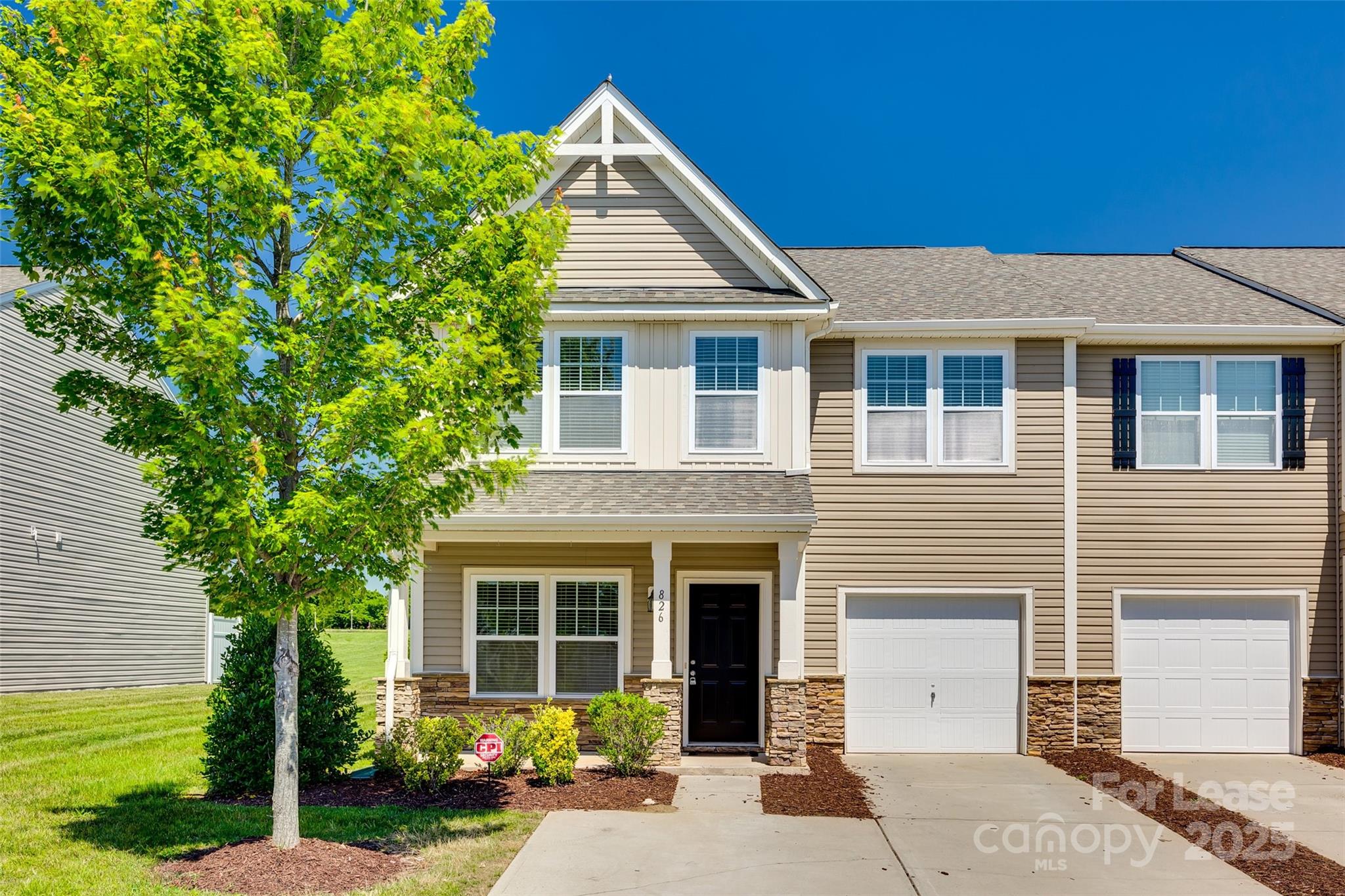 826 Summerlake Drive Property Photo 1