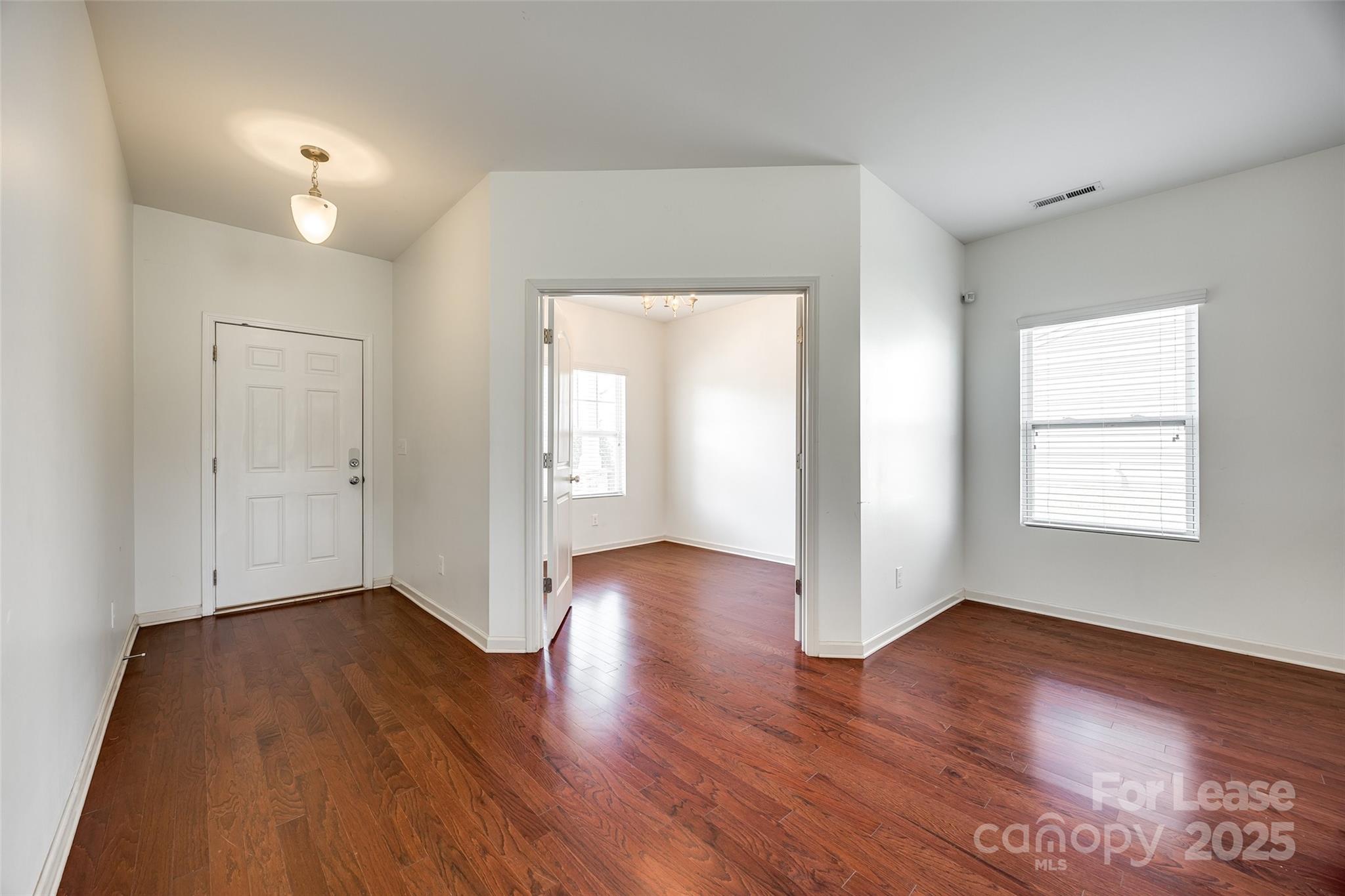 826 Summerlake Drive Property Photo 3