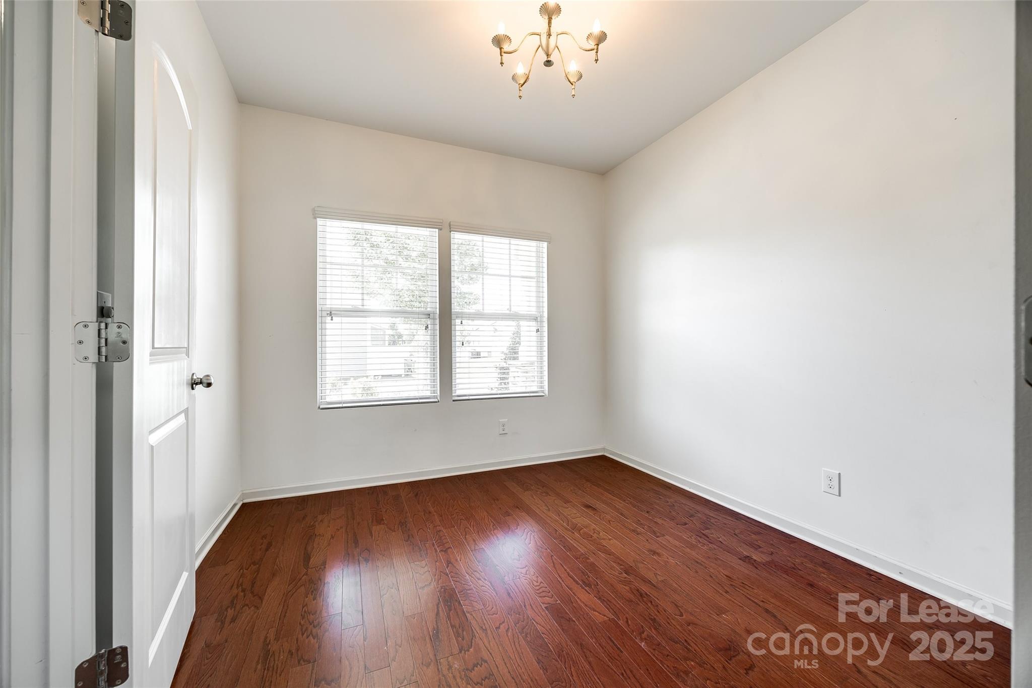 826 Summerlake Drive Property Photo 4