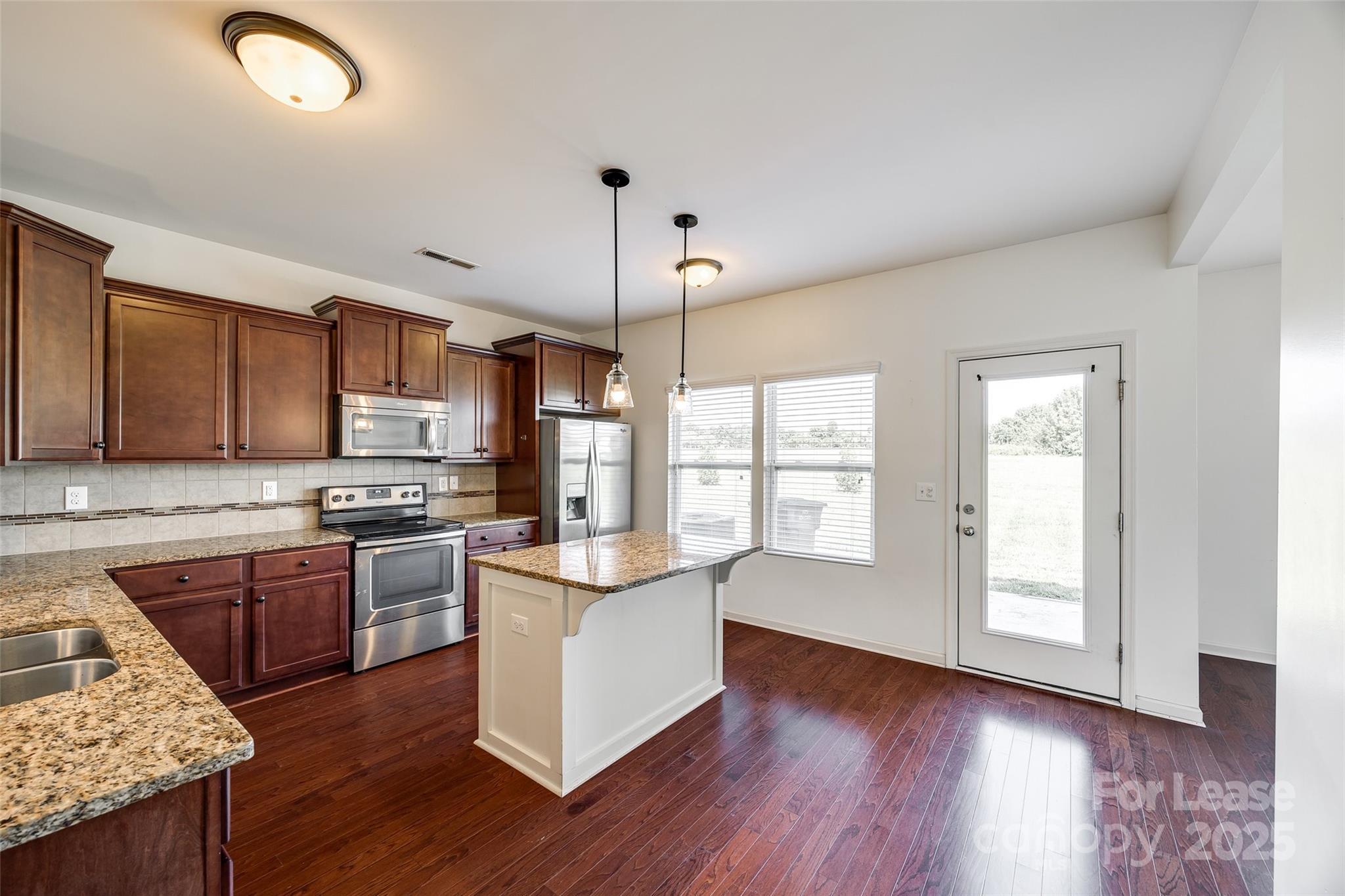826 Summerlake Drive Property Photo 8