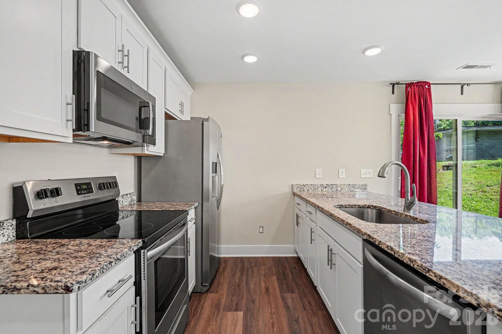 1050 Rush Street Property Photo 5