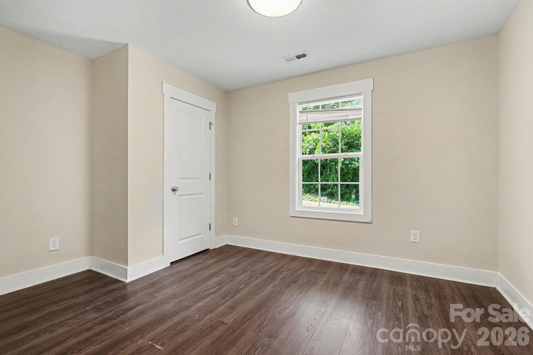 1050 Rush Street Property Photo 6