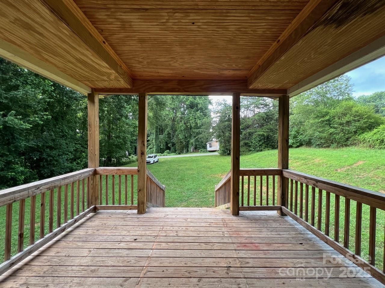 6581 Emerald Isle Drive Property Photo 3
