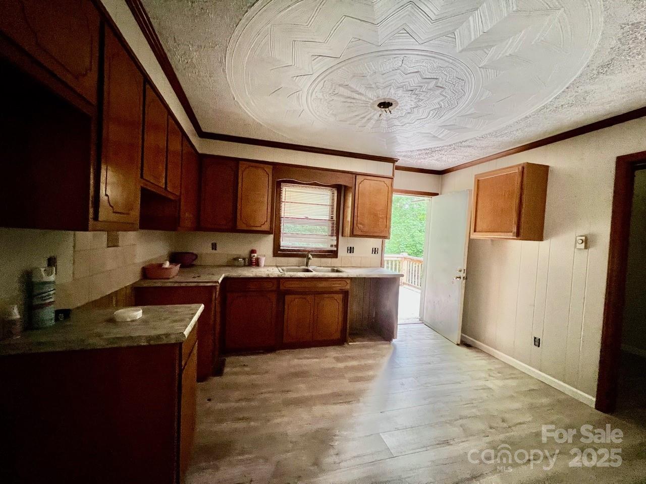 6581 Emerald Isle Drive Property Photo 7