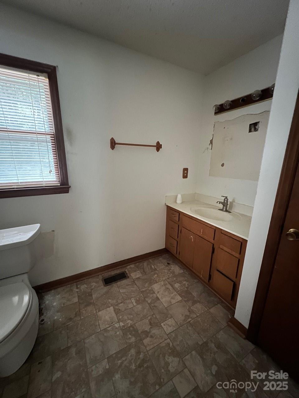 6581 Emerald Isle Drive Property Photo 16