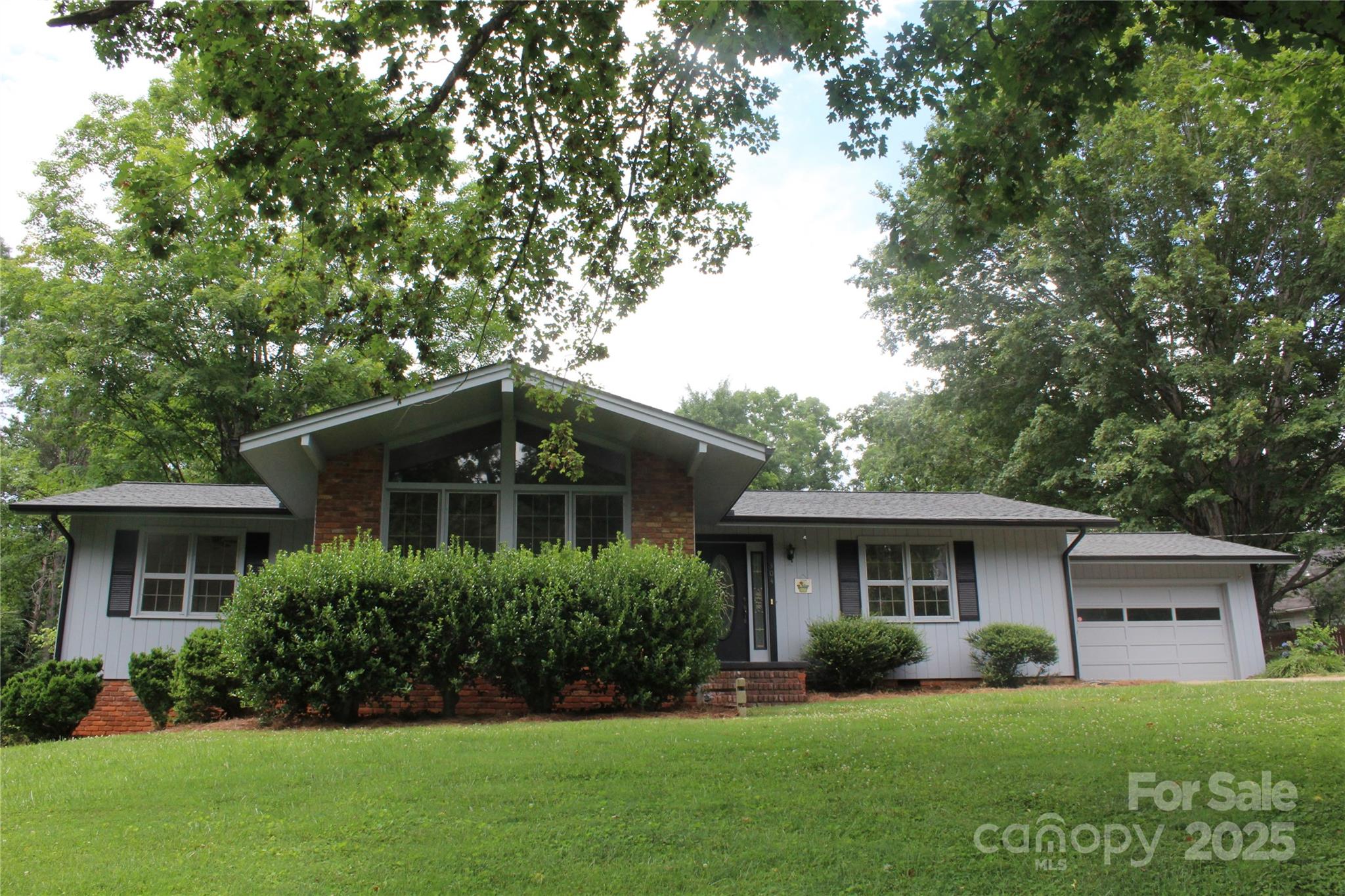 304 N Terrace Place Property Photo 1