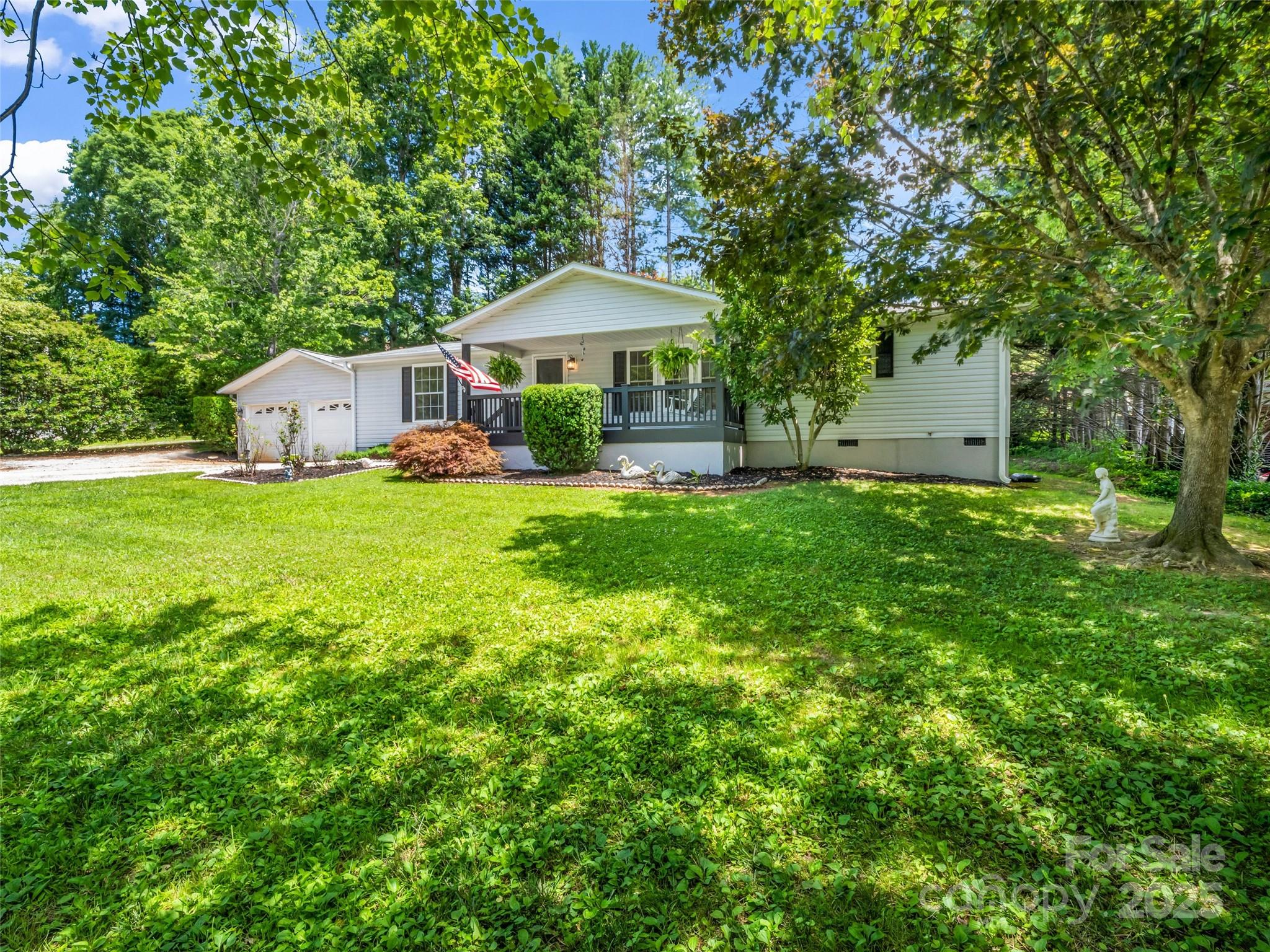 1040 Mountain View Street Property Photo 2