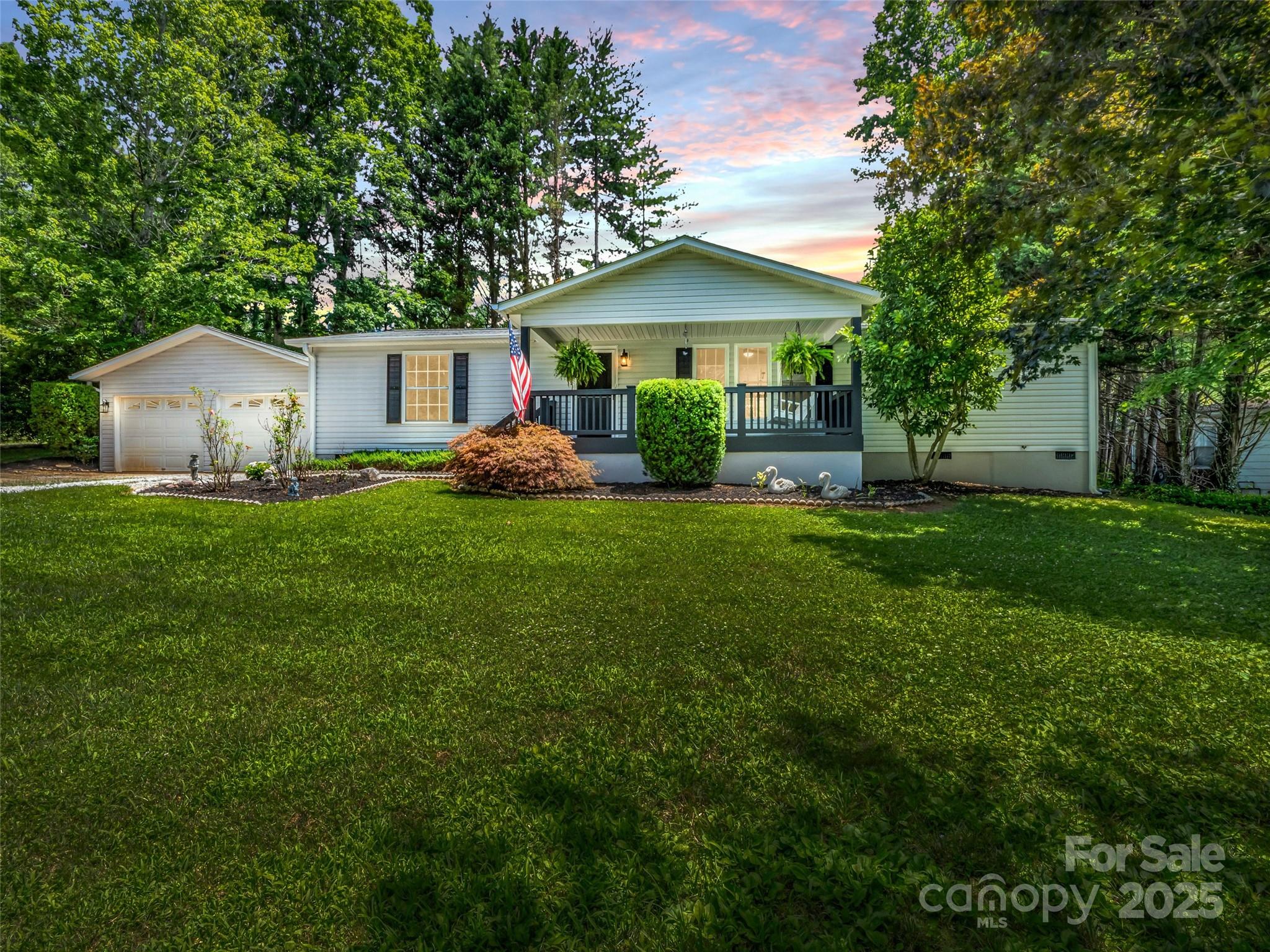 1040 Mountain View Street Property Photo 3