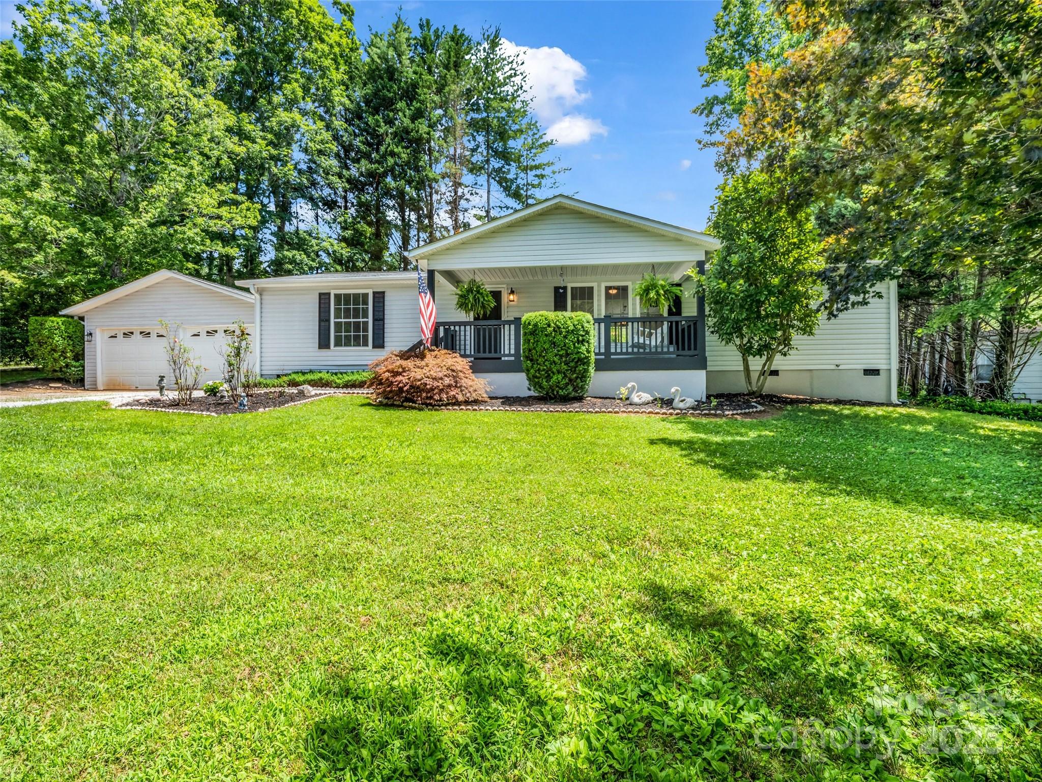 1040 Mountain View Street Property Photo 4