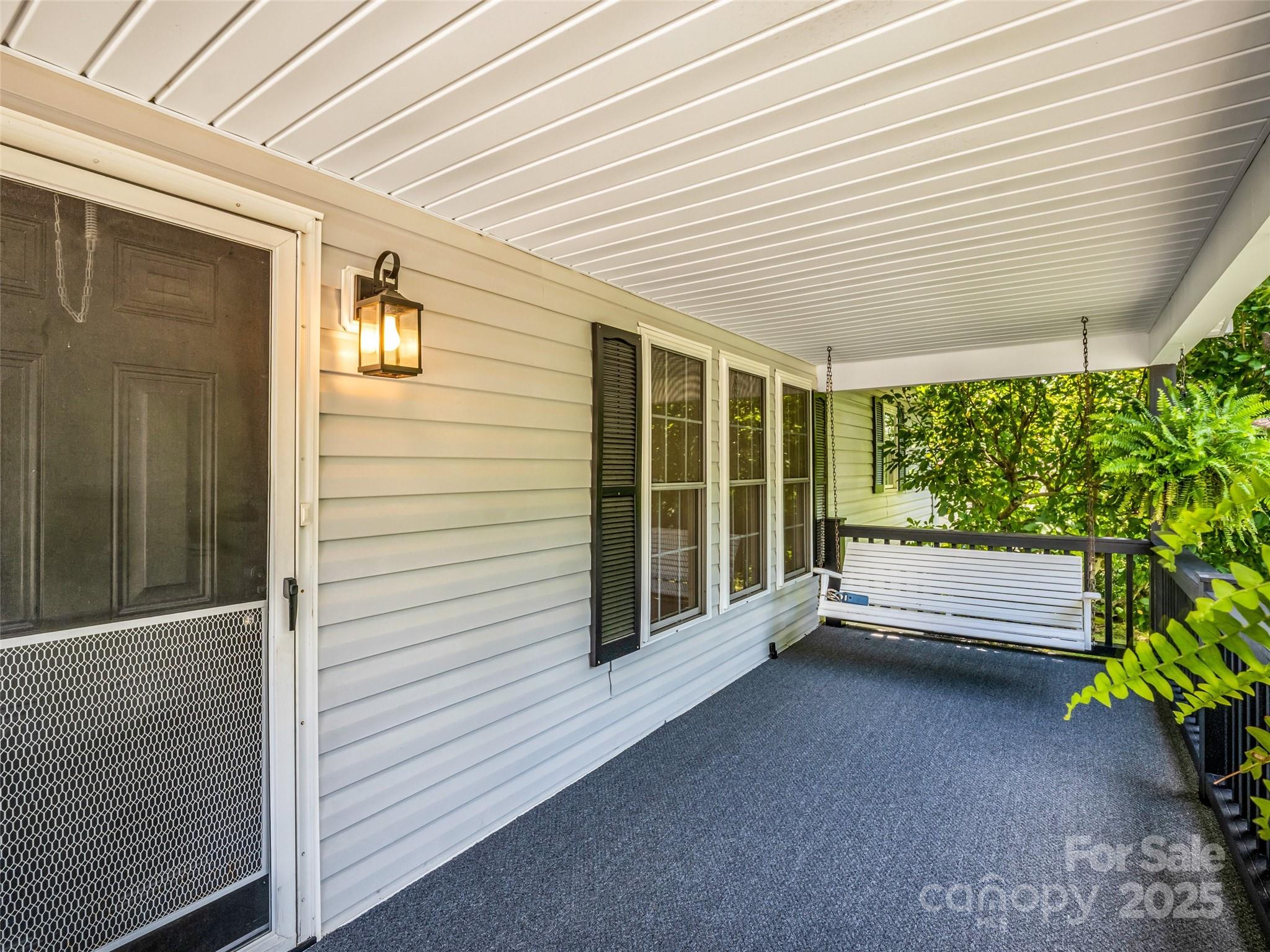 1040 Mountain View Street Property Photo 6