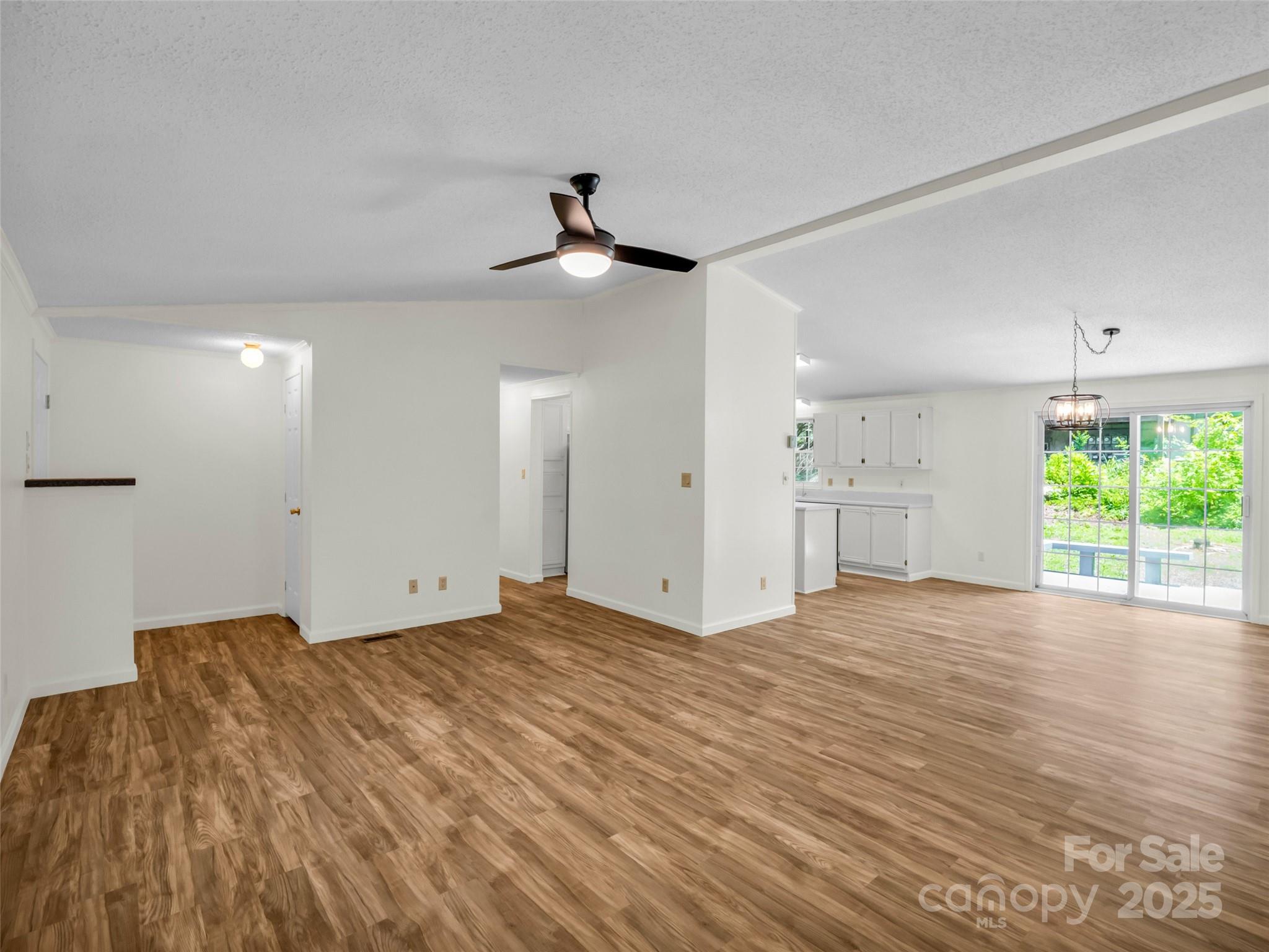 1040 Mountain View Street Property Photo 11