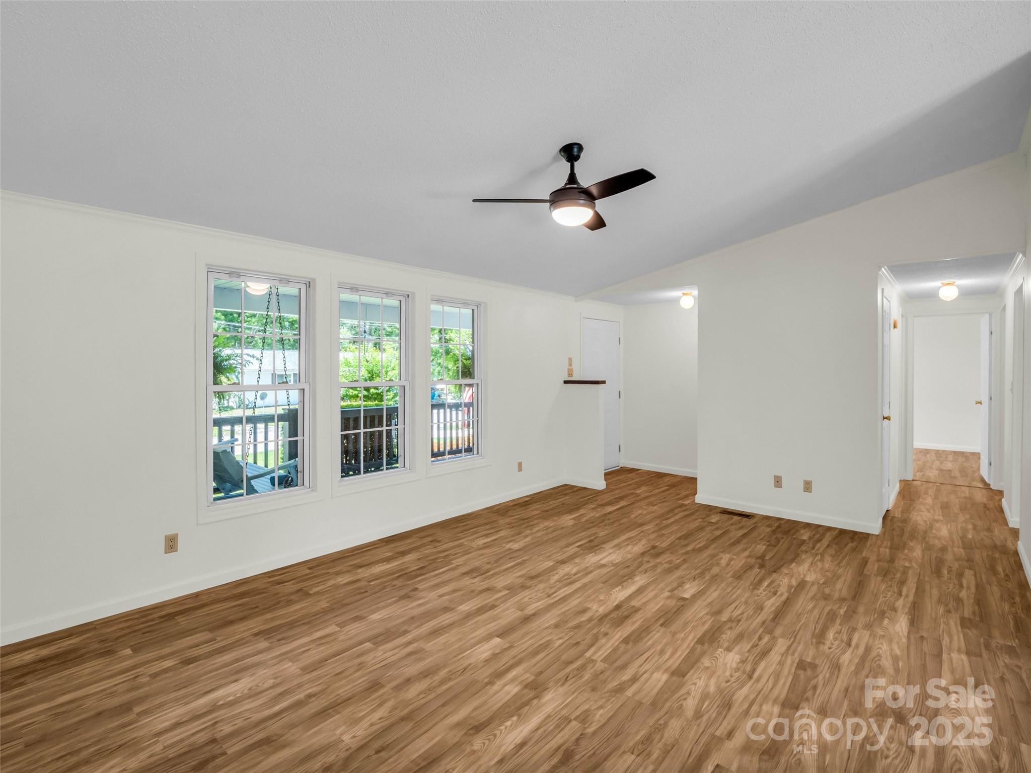 1040 Mountain View Street Property Photo 12