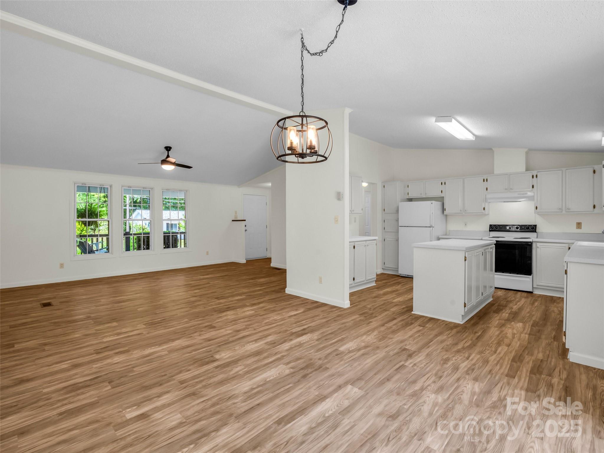 1040 Mountain View Street Property Photo 13