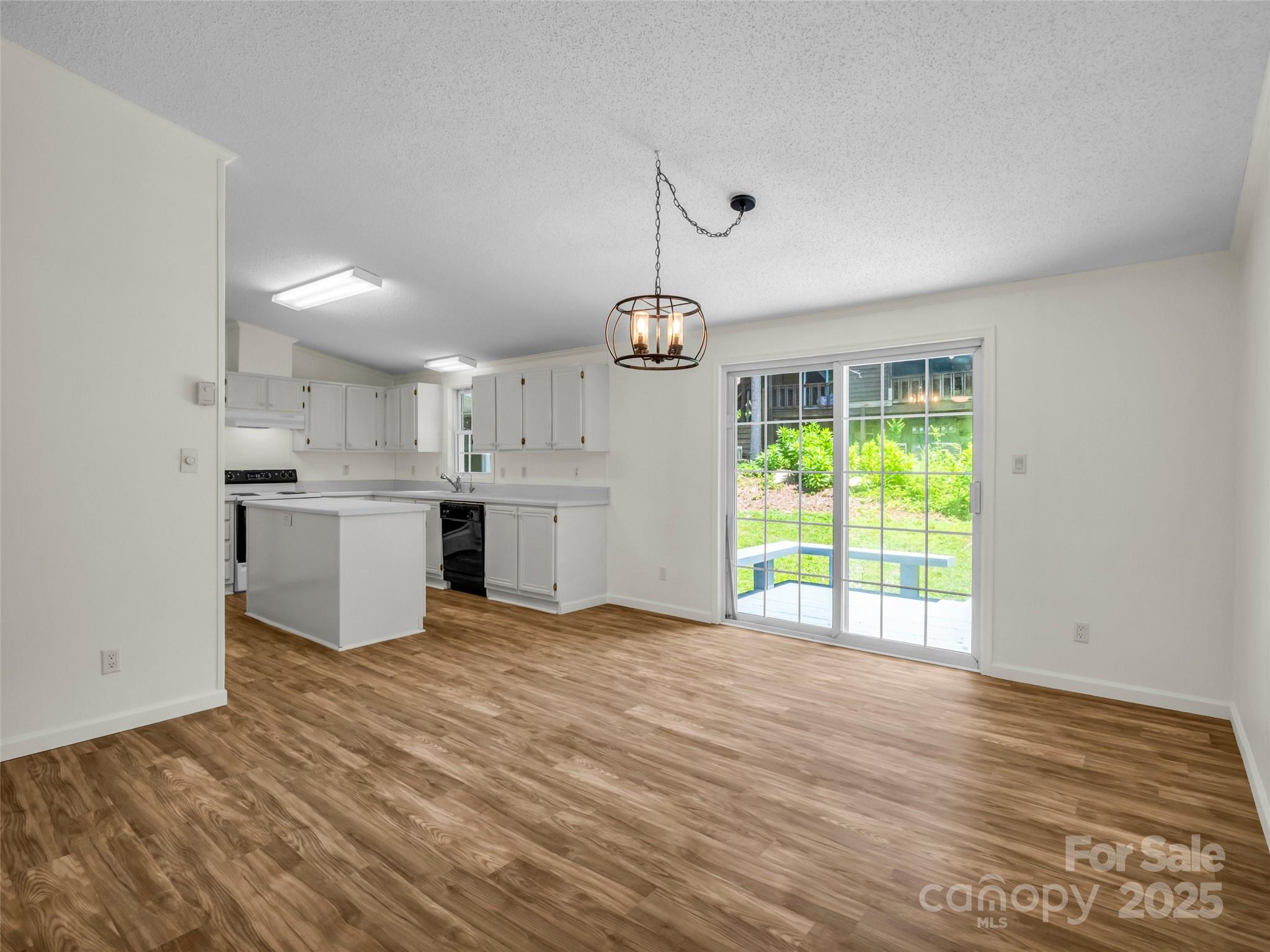 1040 Mountain View Street Property Photo 14