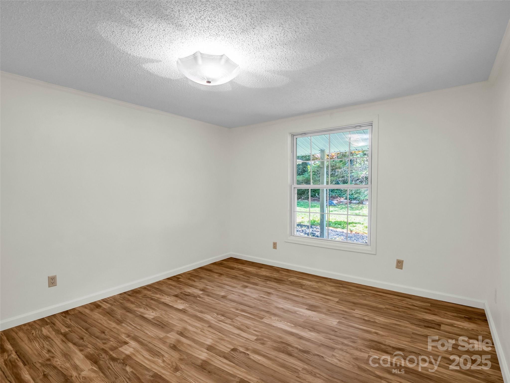 1040 Mountain View Street Property Photo 24