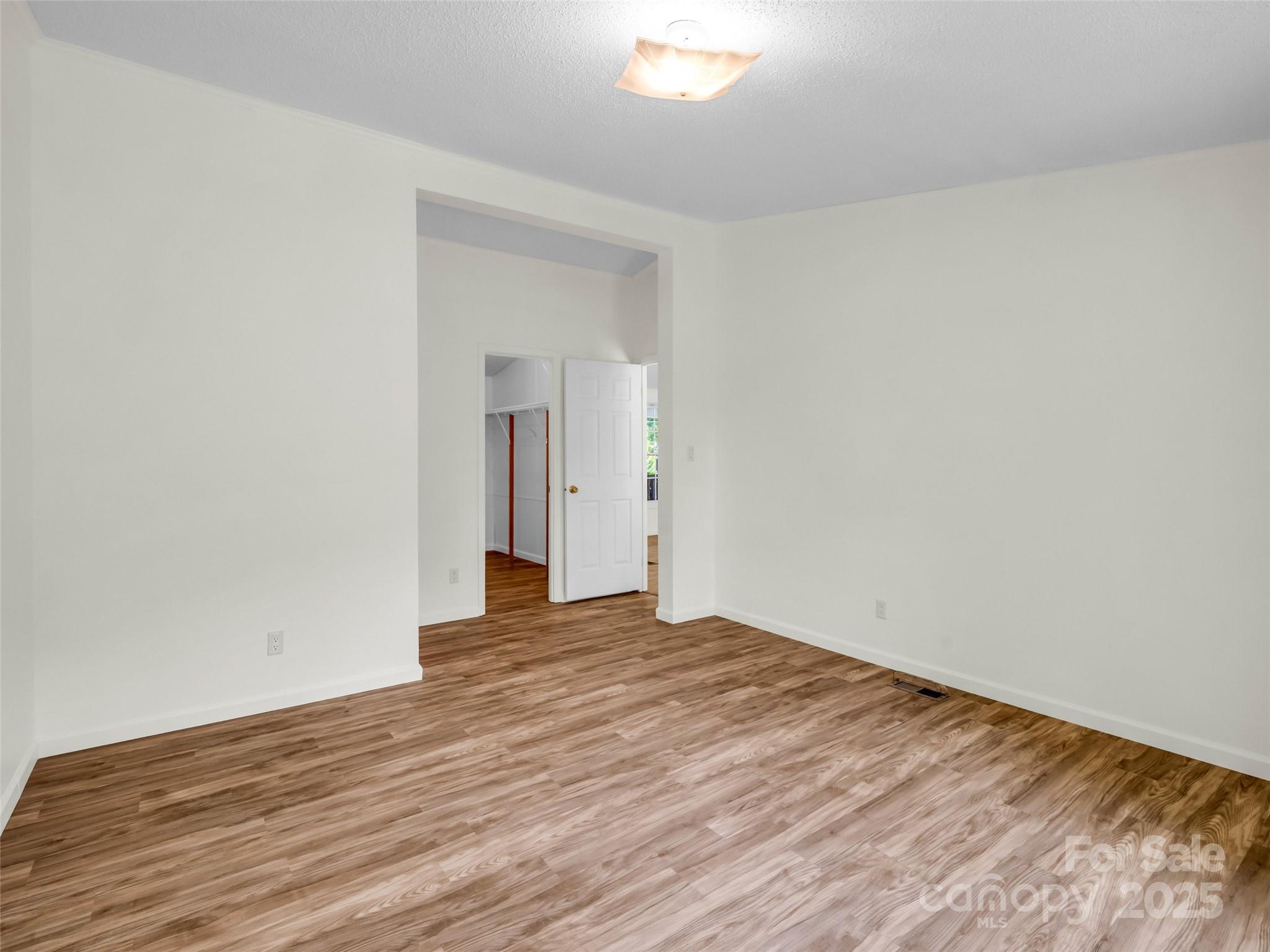 1040 Mountain View Street Property Photo 28