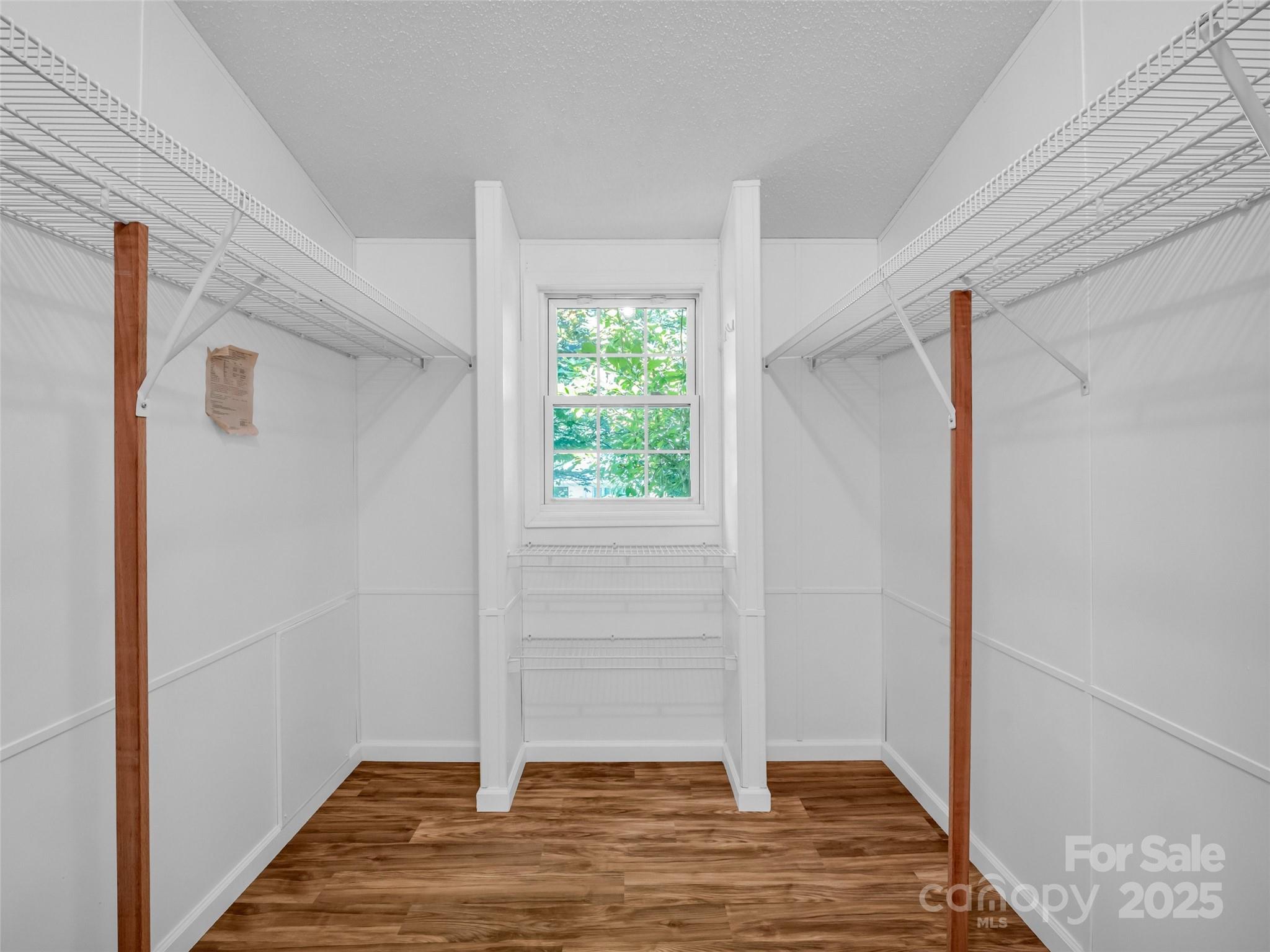 1040 Mountain View Street Property Photo 30