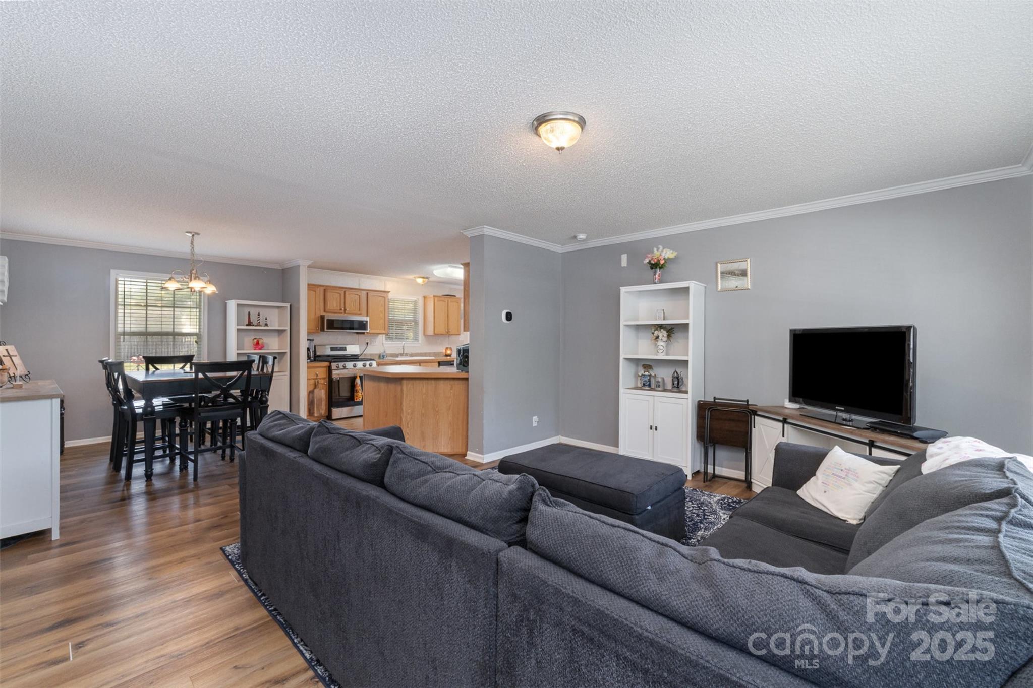 108 W Welsh Street Property Photo 6