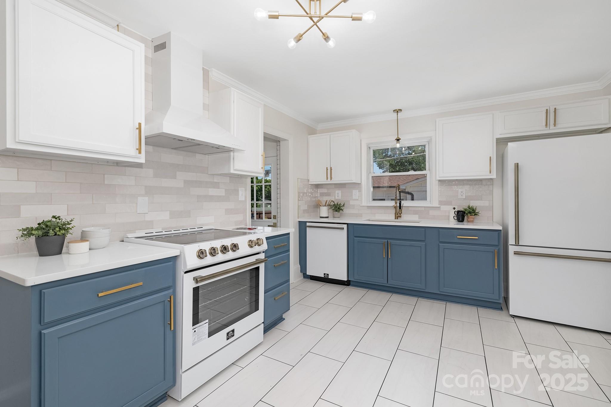 2324 Amesbury Avenue Property Photo 8