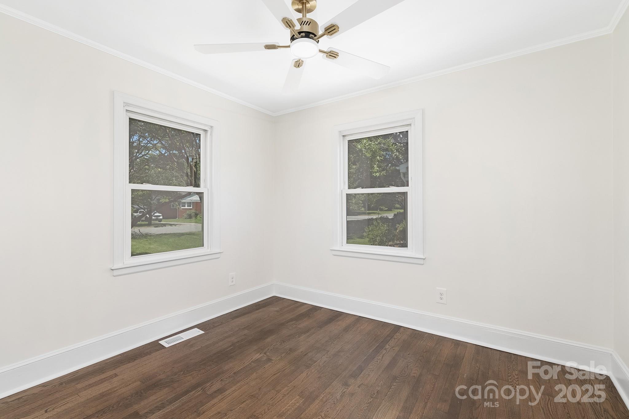 2324 Amesbury Avenue Property Photo 16