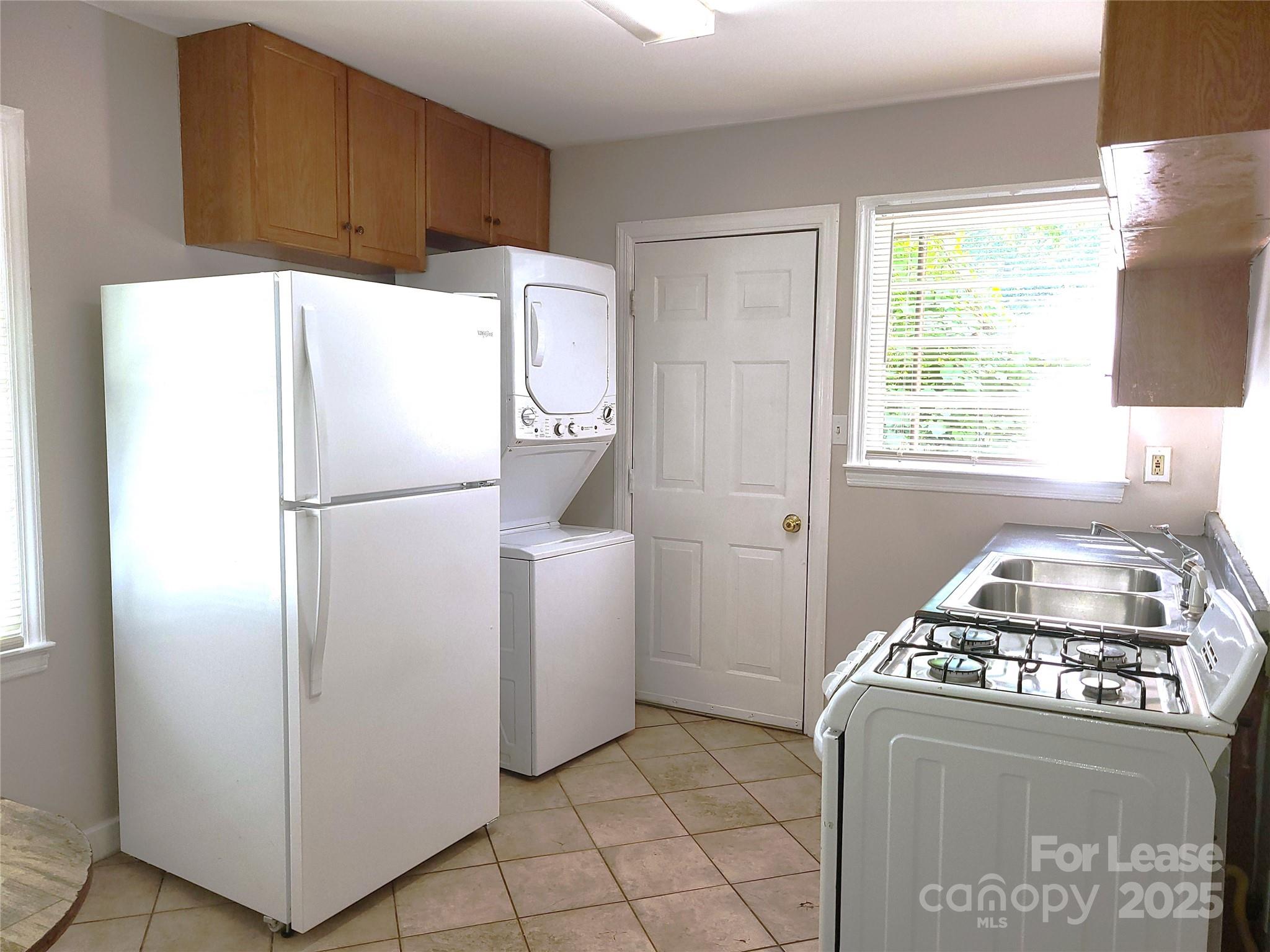 2420 Shamrock Drive 1 Property Photo 2