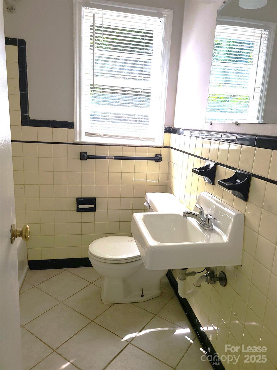 2420 Shamrock Drive 1 Property Photo 8