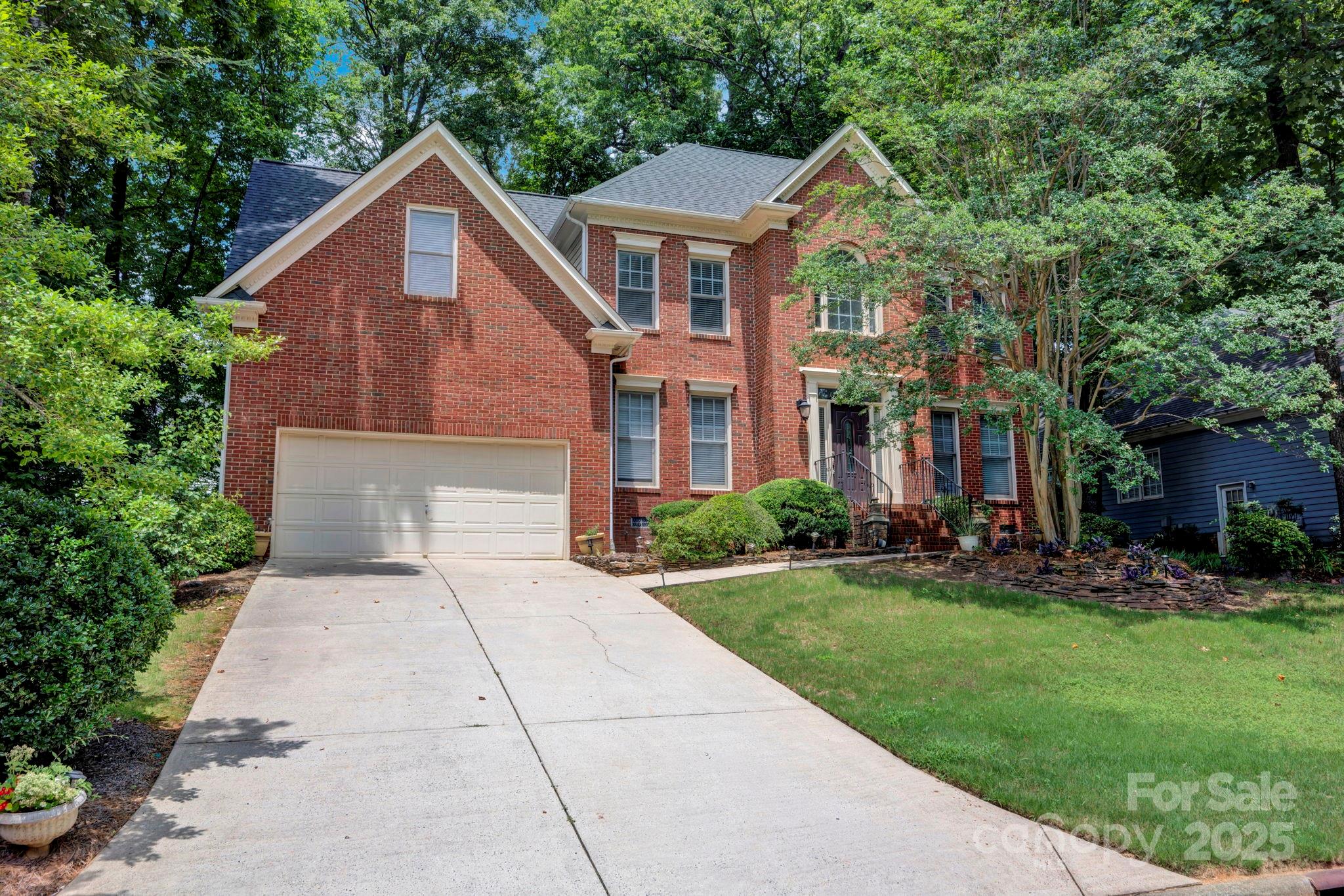 5138 Foxbriar Trail Property Photo 1
