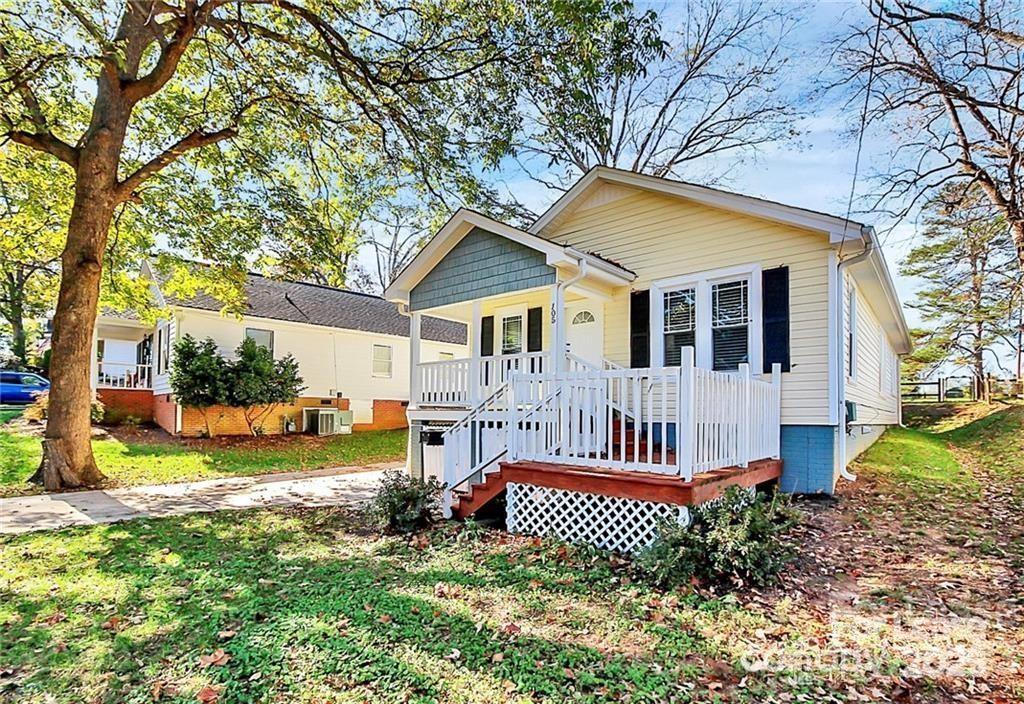 105 Oak Street Property Photo 3