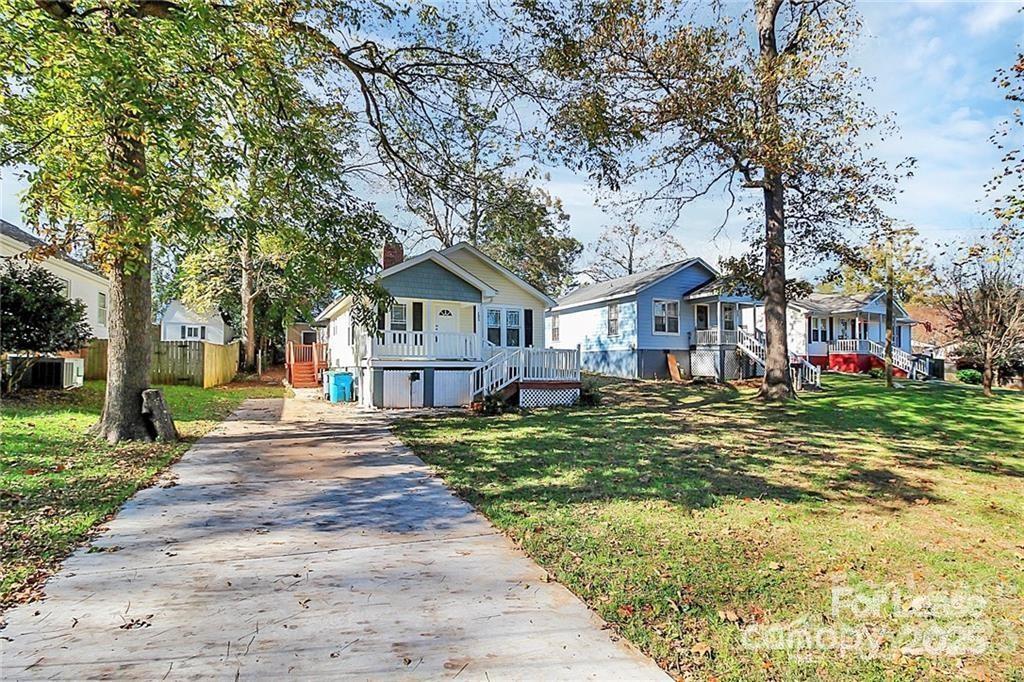 105 Oak Street Property Photo 4
