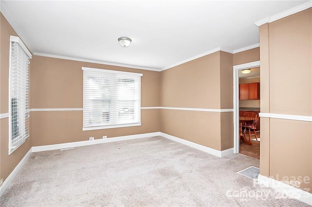 105 Oak Street Property Photo 5