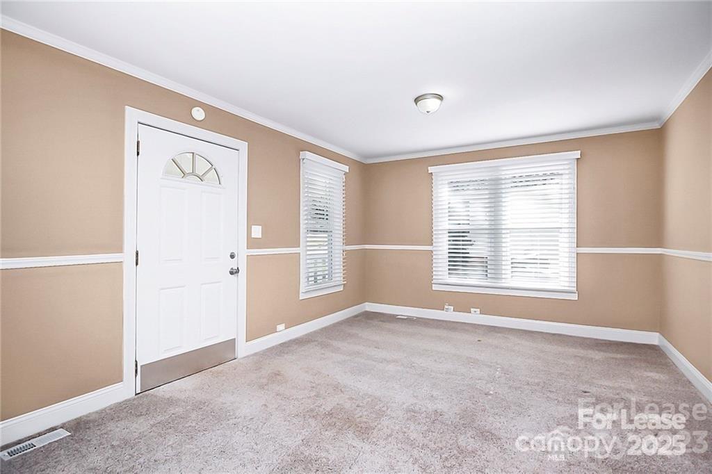 105 Oak Street Property Photo 6