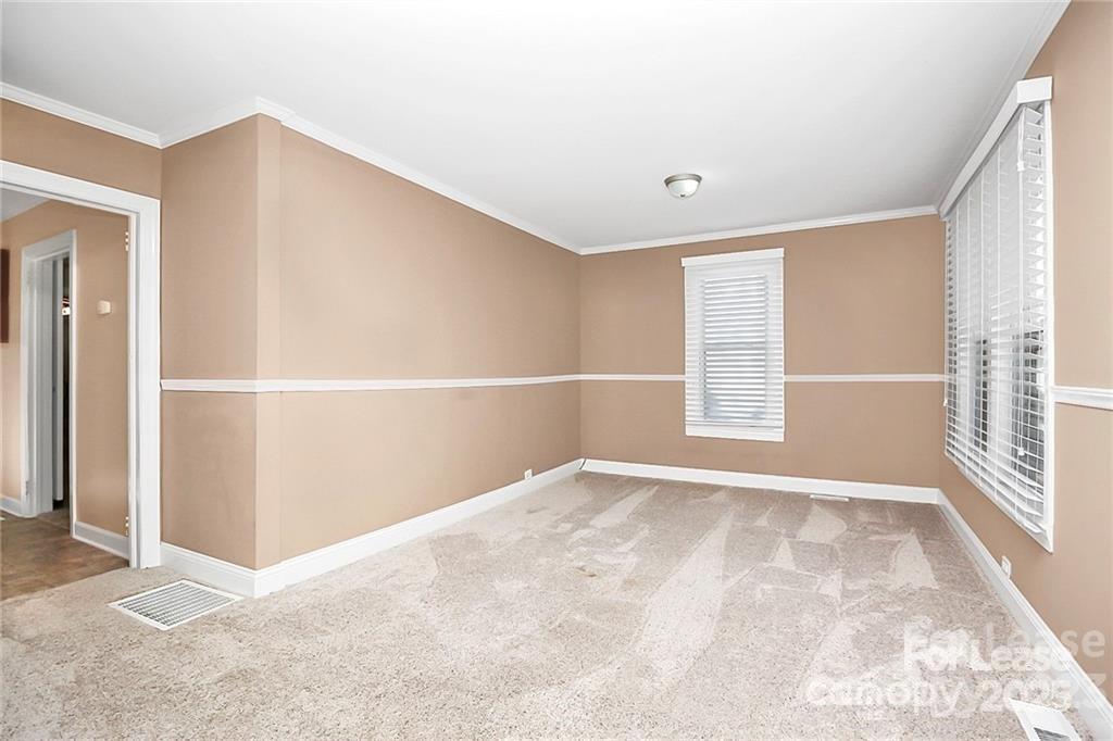 105 Oak Street Property Photo 7