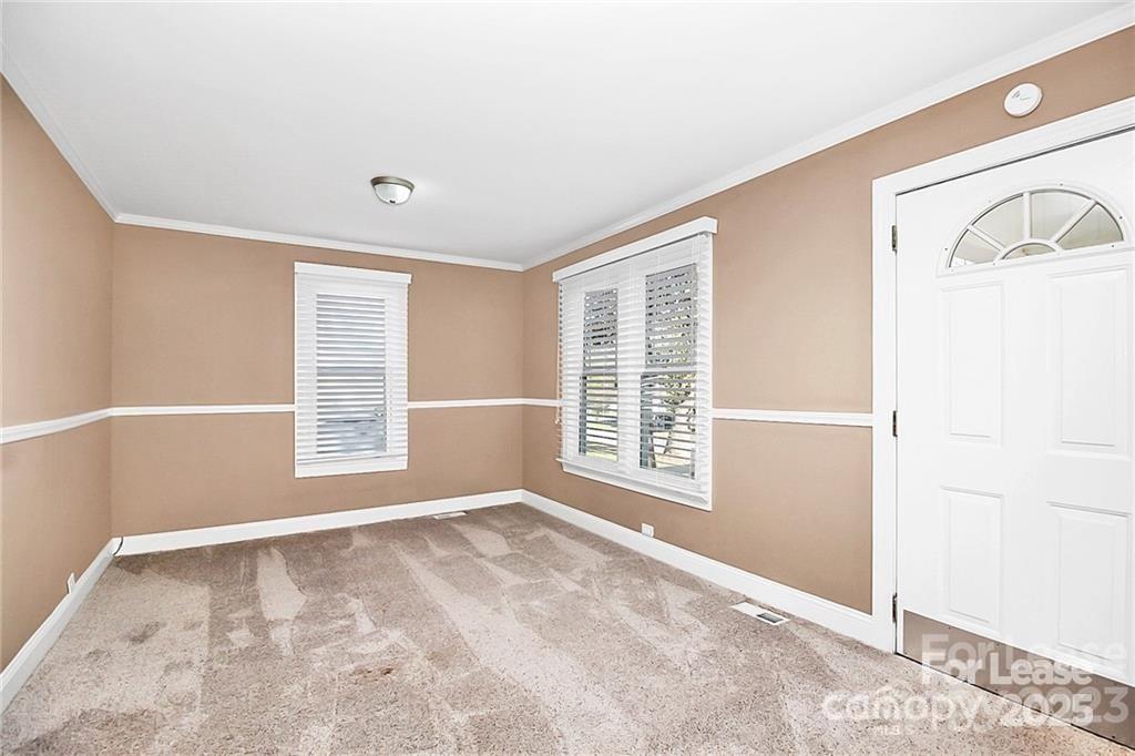 105 Oak Street Property Photo 8