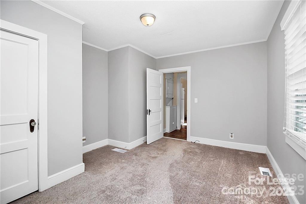 105 Oak Street Property Photo 17