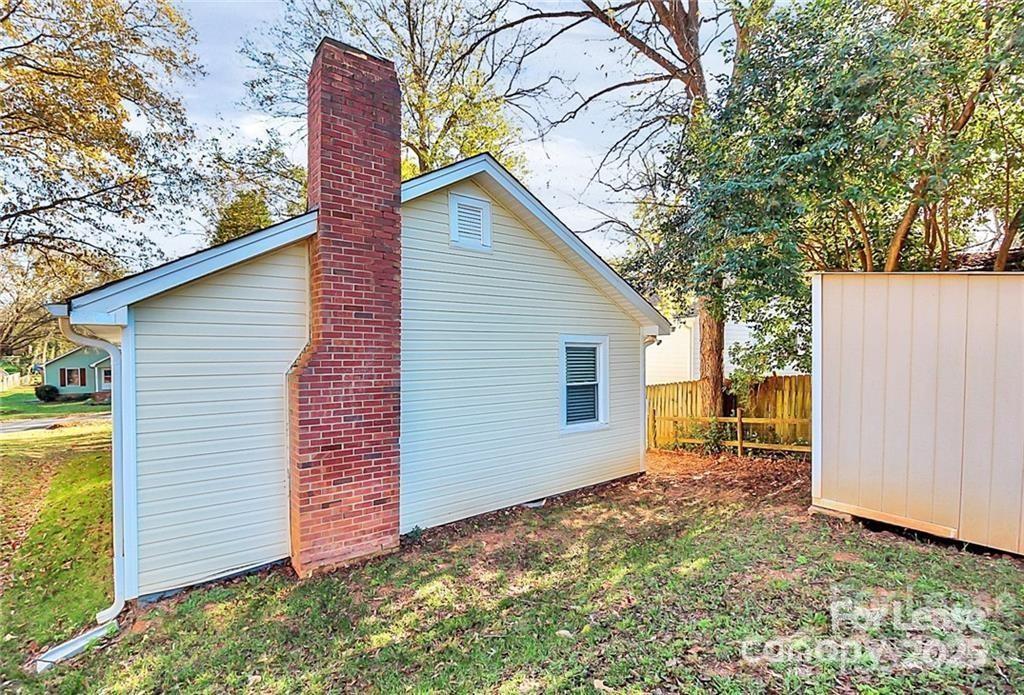 105 Oak Street Property Photo 28