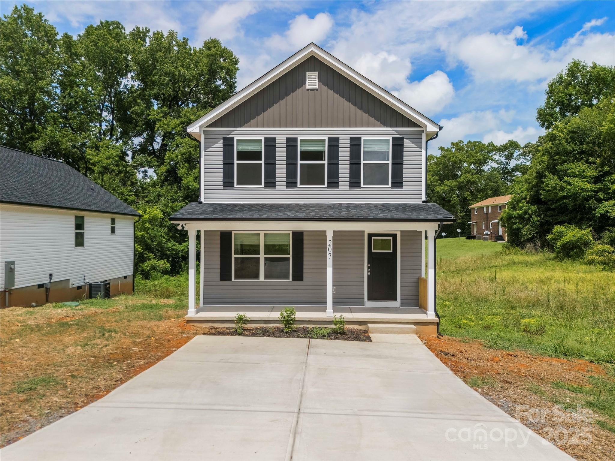 207 S Slack Street Property Photo 1