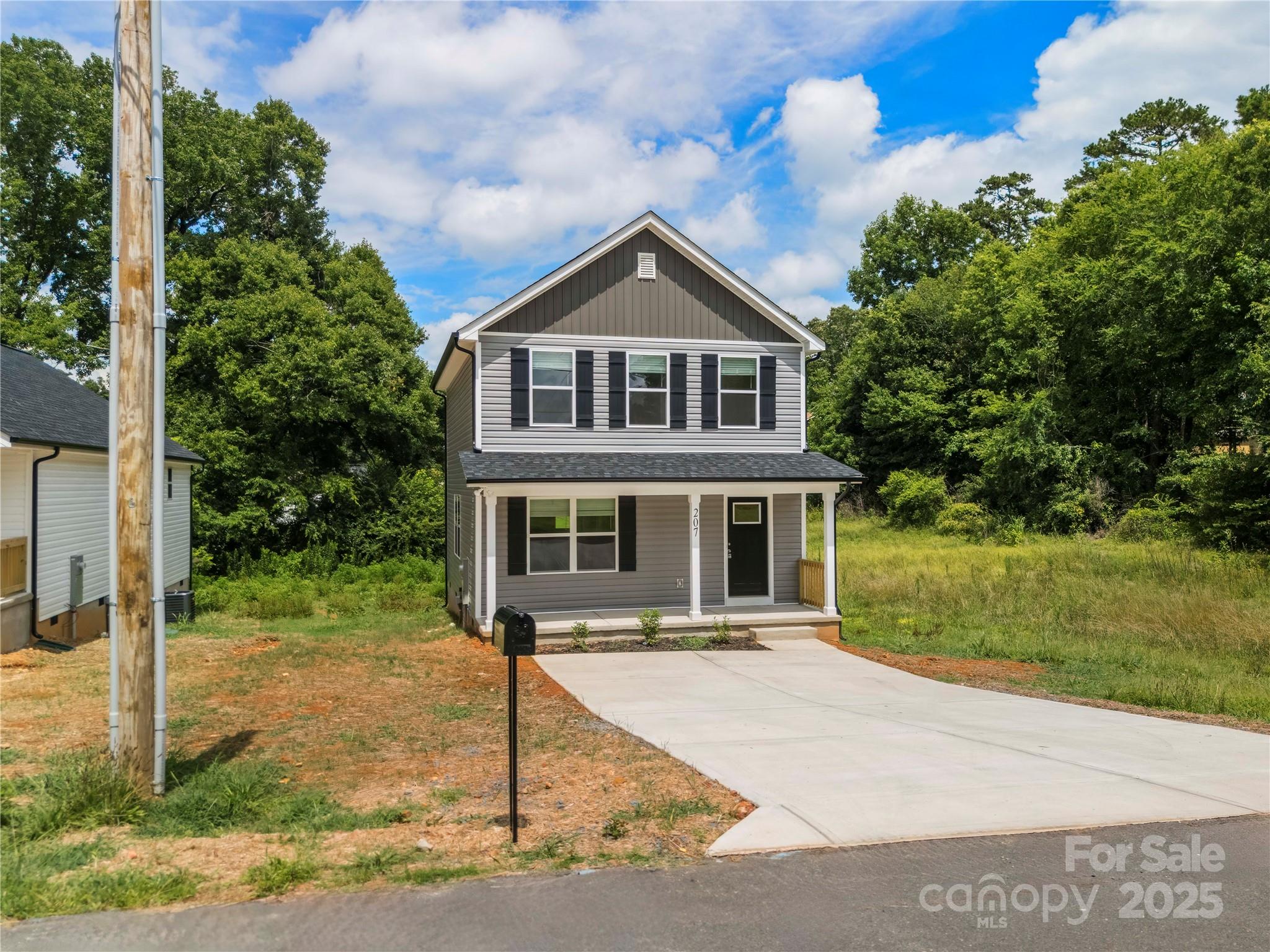 207 S Slack Street Property Photo 2